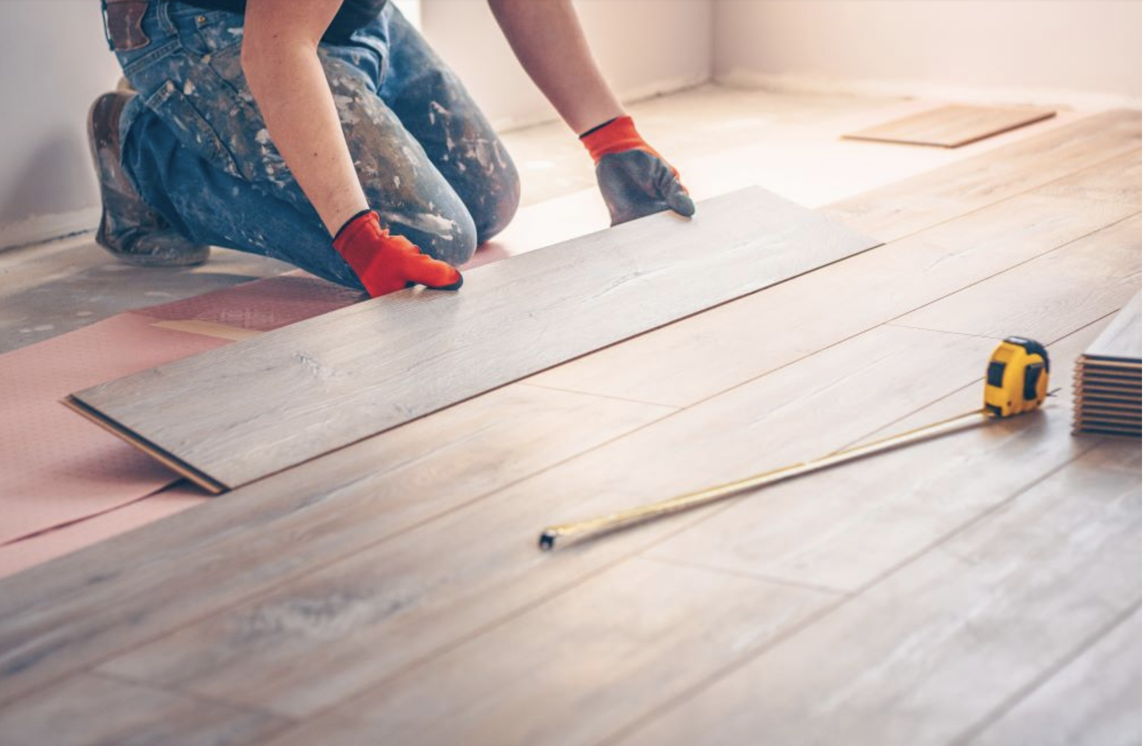 Read more about the article How to install a hardwood floor during renovations.